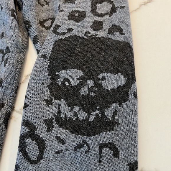 Fate loungewear set with mask.  Large. - Picture 3 of 6